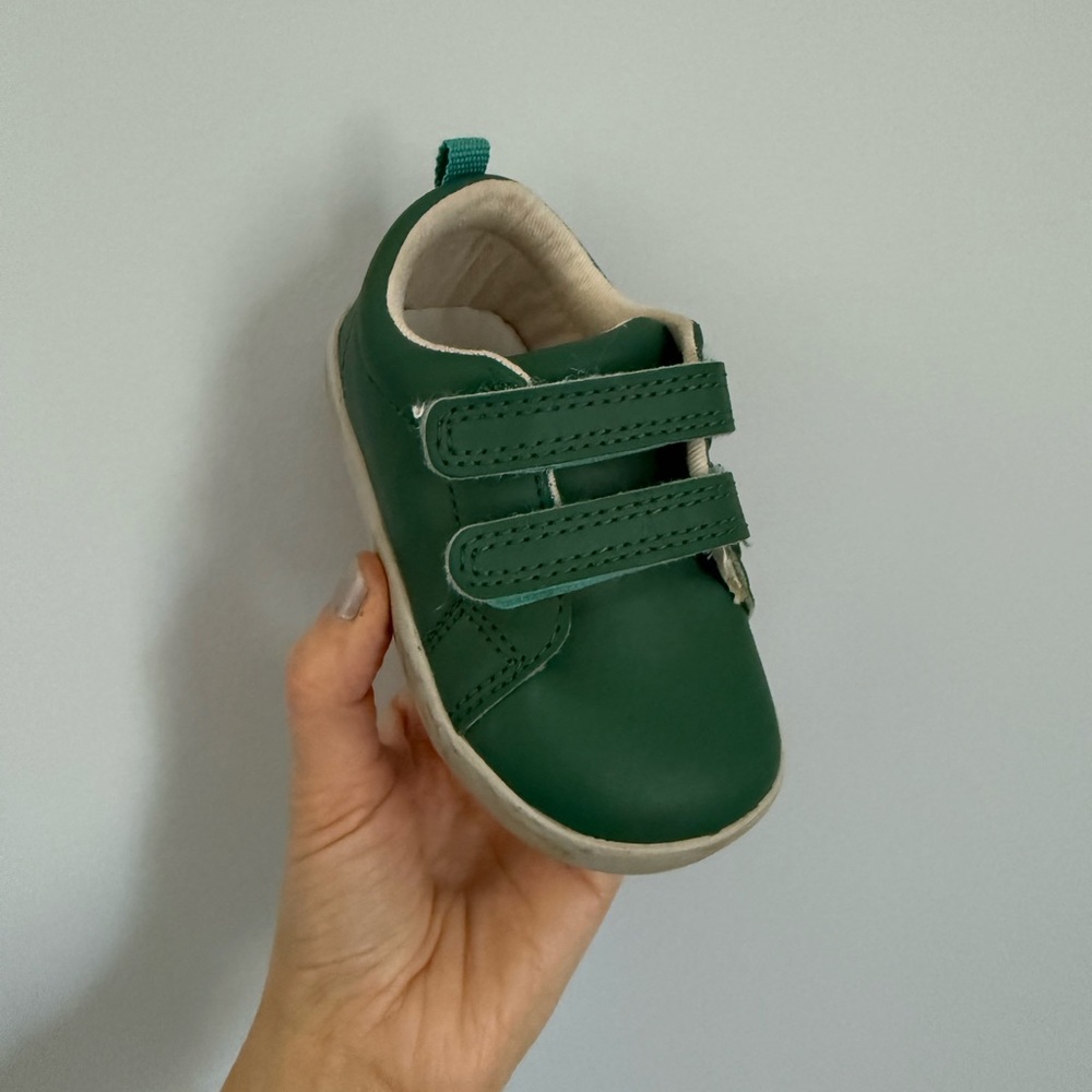 ONE SINGLE right sneaker, size 6 | Ten Little